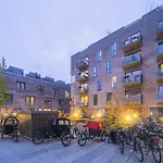 Beautiful 2-Bed Wbalcony In North Harbour