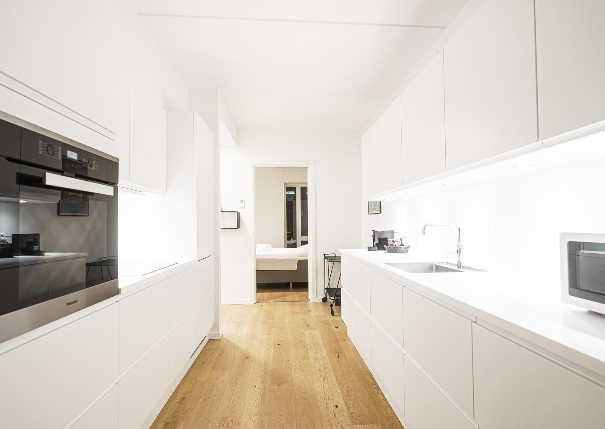 Beautiful 2-bed Wbalcony In North Harbour Apartment *