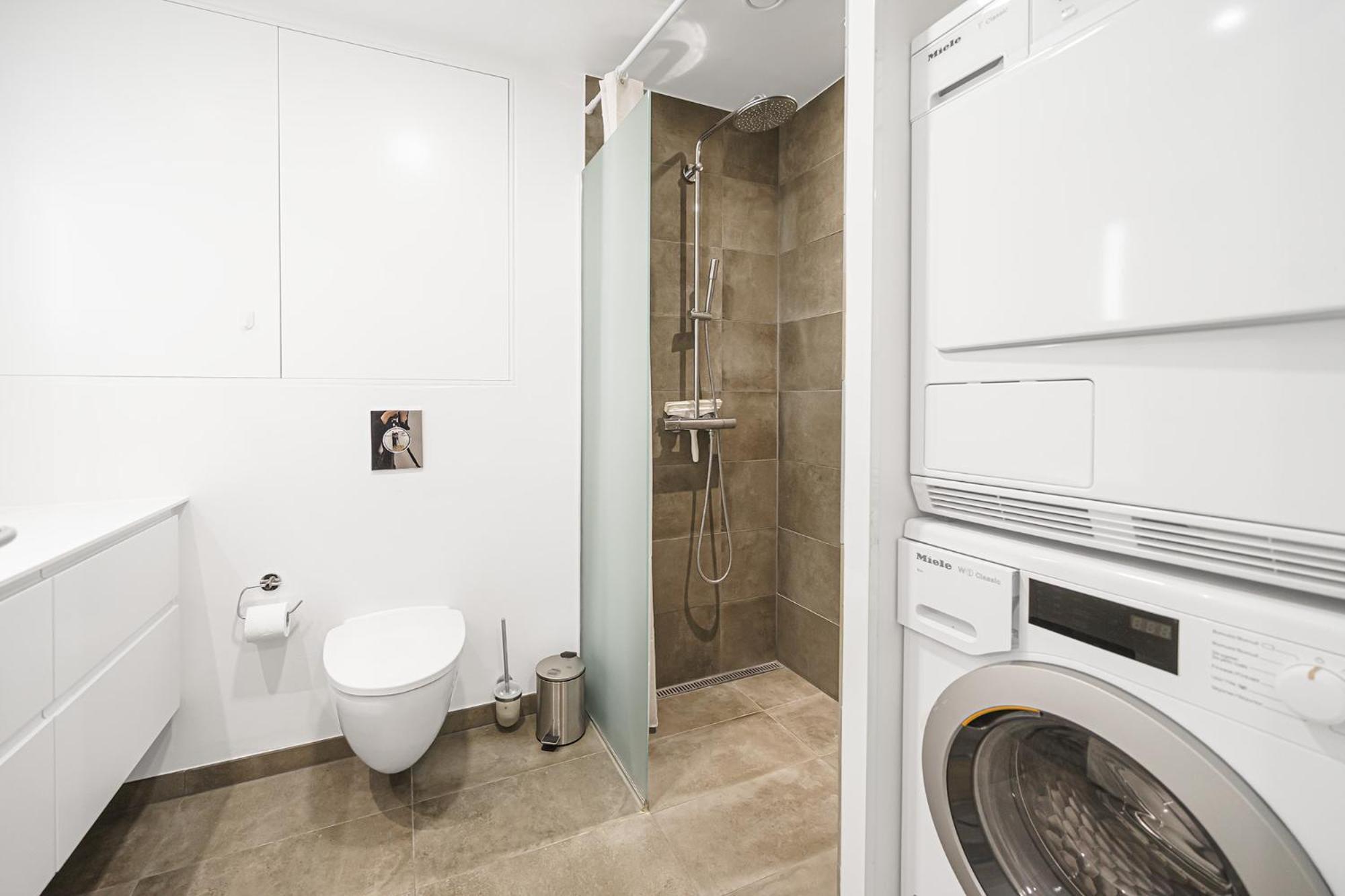 Beautiful 2-bed Wbalcony In North Harbour Apartment
